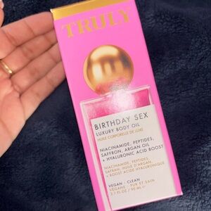 TRULY Birthday Sex Luxury Body Oil - Pink and Gold